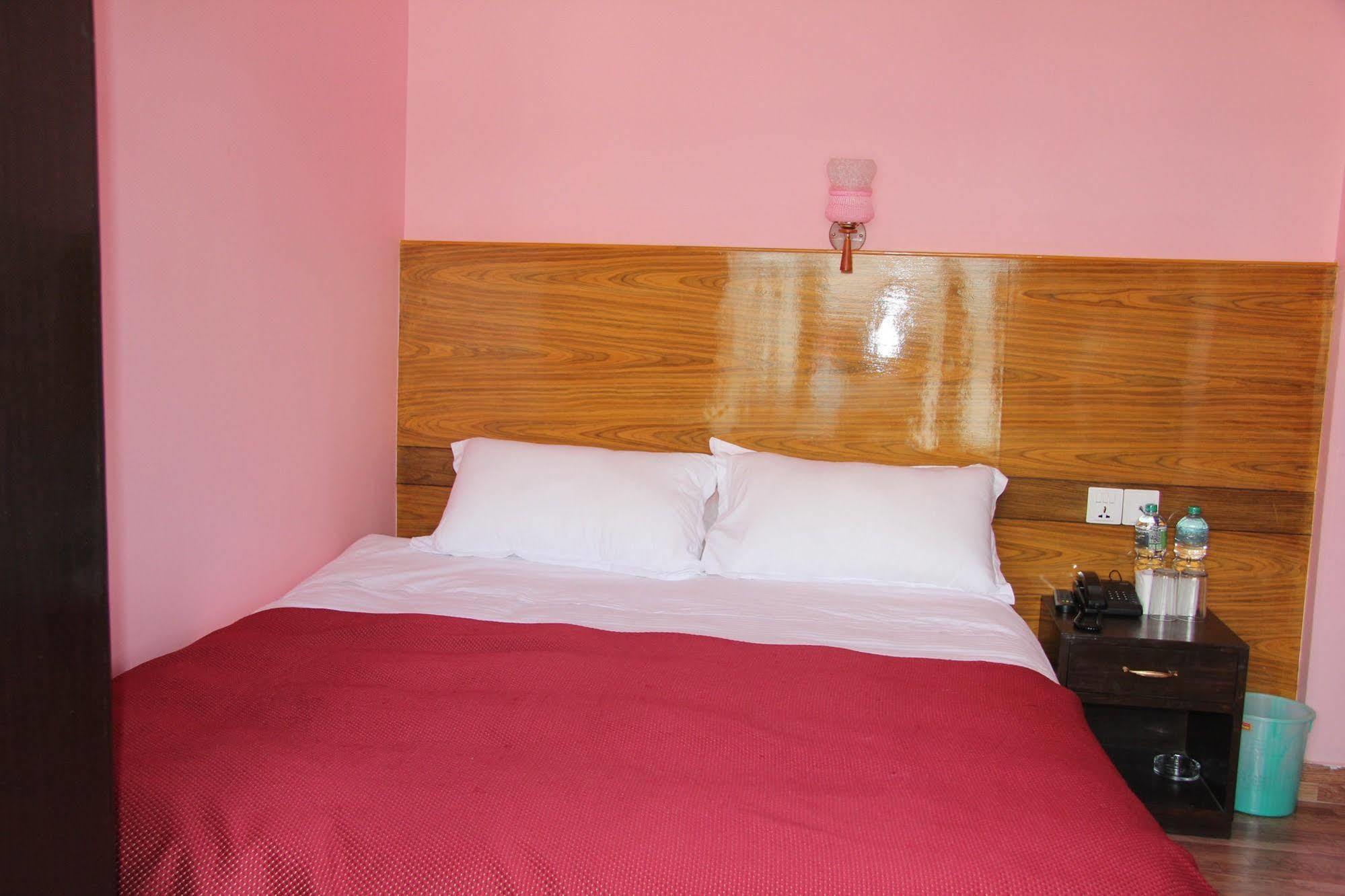 Hotel Buttercup Ποκάρα Εξωτερικό φωτογραφία